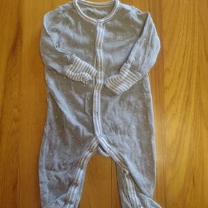 Baby Gap Outfit EUC 0-3 Months Newborn Kids Boys Girls Gray White Stars Bear